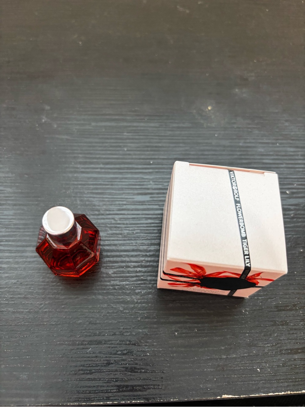 Viktor & Rolf Flowerbomb Tiger Lily Mini TRAVEL SIZE NEW - Picture 2 of 3